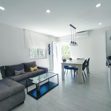 Garden Apartment Sutomiscica Екстериор снимка