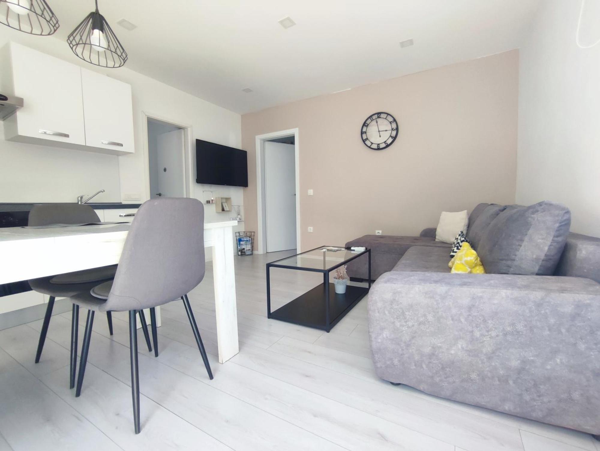Garden Apartment Sutomiscica Екстериор снимка