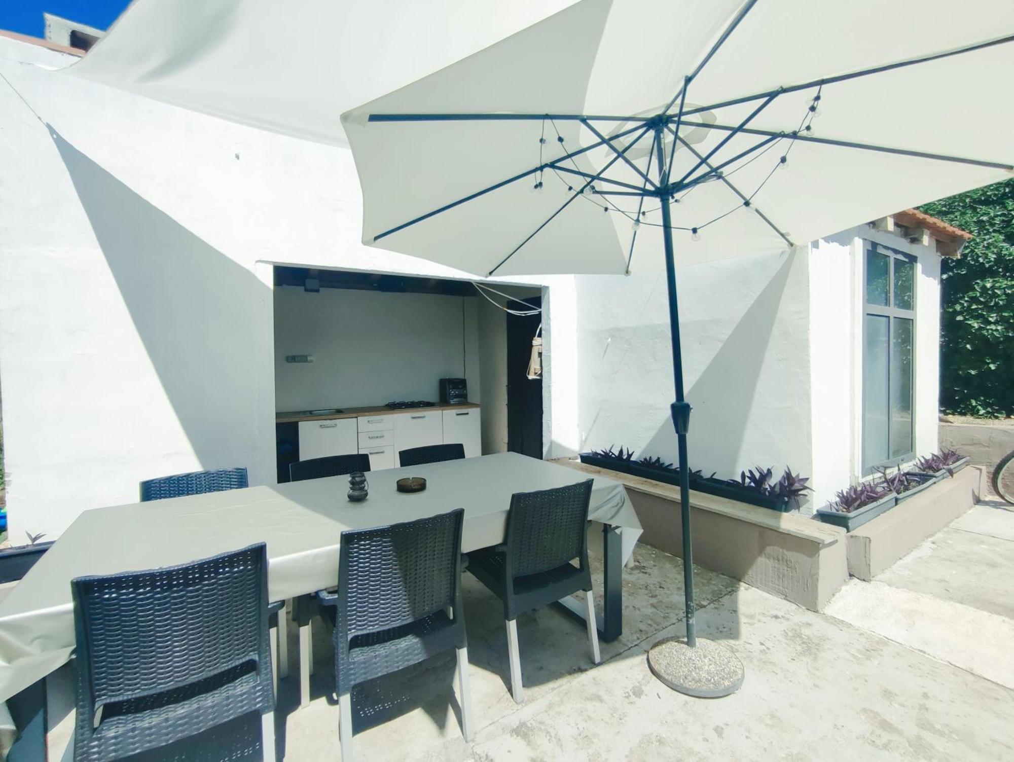 Garden Apartment Sutomiscica Екстериор снимка