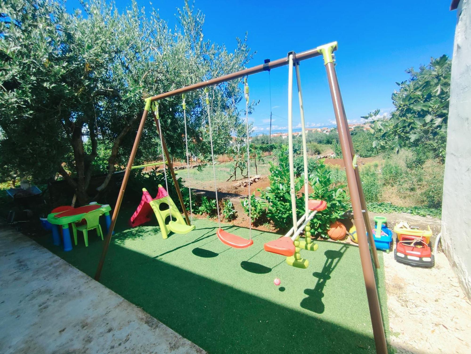 Garden Apartment Sutomiscica Екстериор снимка