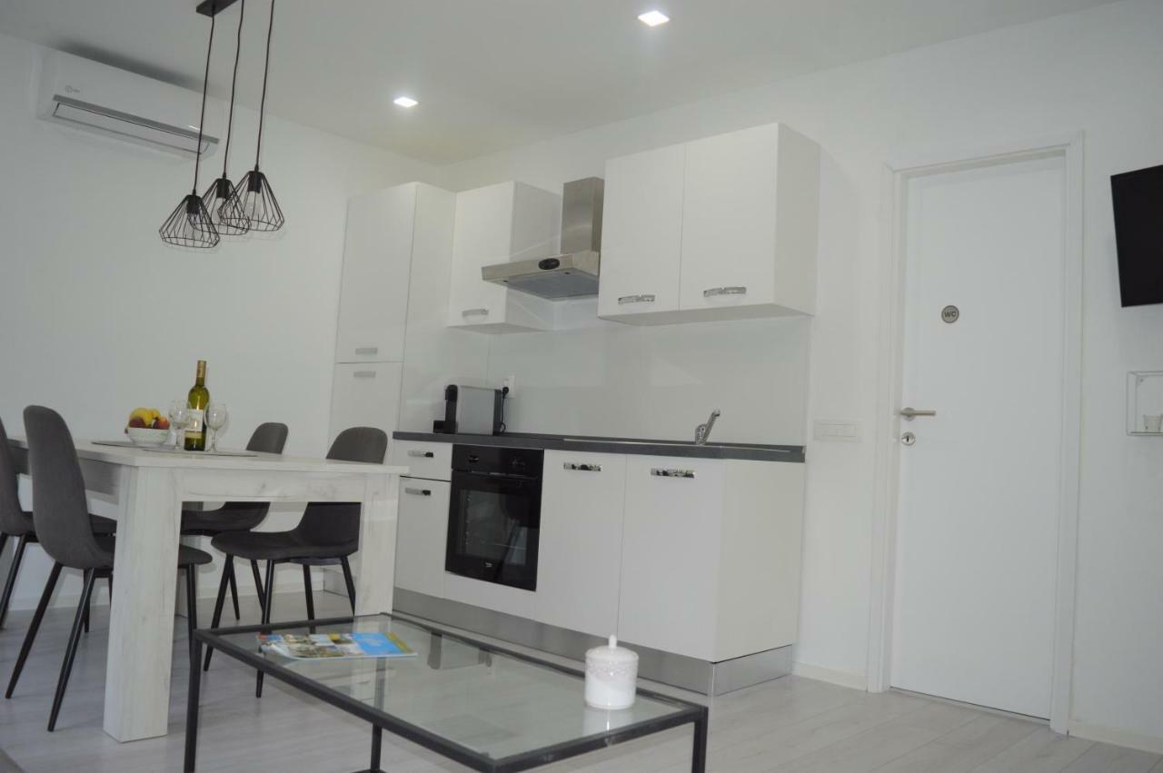 Garden Apartment Sutomiscica Екстериор снимка