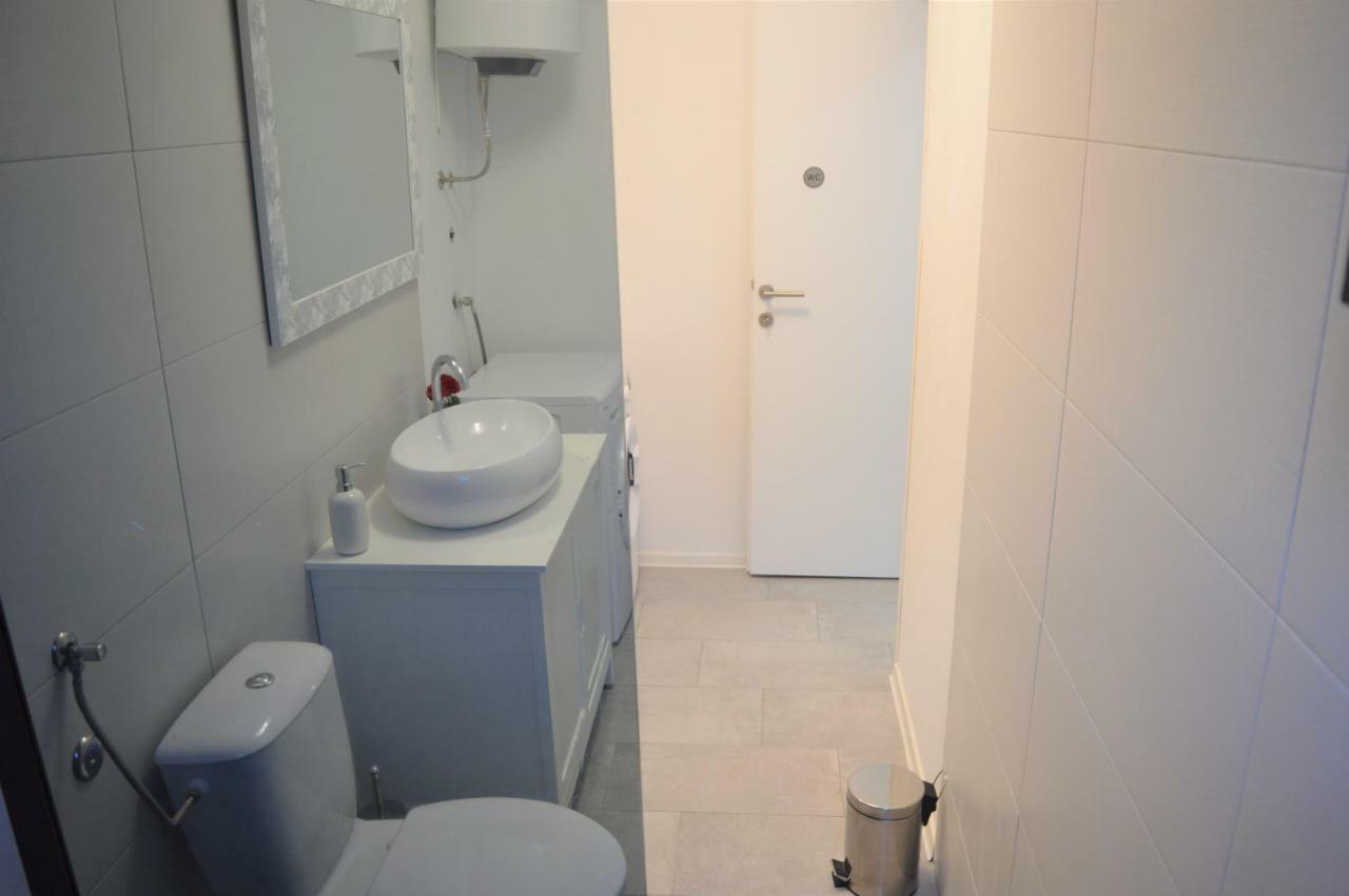 Garden Apartment Sutomiscica Екстериор снимка